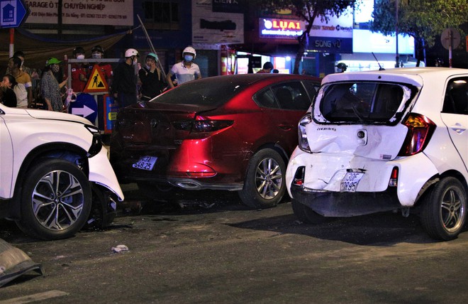 Nóng: Ô tô gây tai nạn liên hoàn, 1 bà bầu bị thương nặng-4