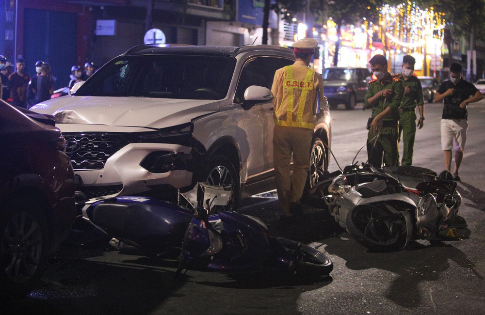 Nóng: Ô tô gây tai nạn liên hoàn, 1 bà bầu bị thương nặng-10