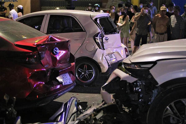 Lật xe khách, 7 người thương vong-2