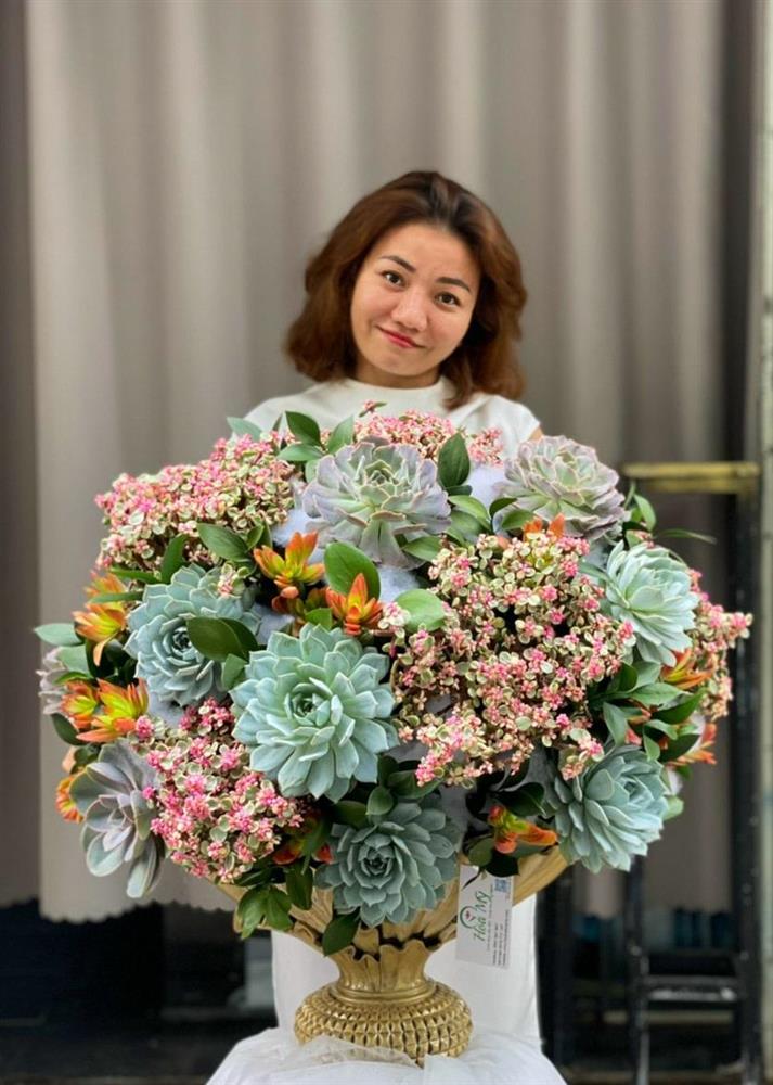 Nhổ sen đá cắm thành bình hoa khủng, giá tiền triệu vẫn hút khách-2