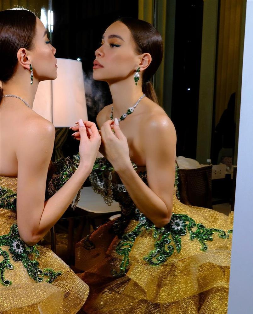 Hồ Ngọc Hà gây hãi vì mặt lạ hoắc như tượng sáp ốm đói-2