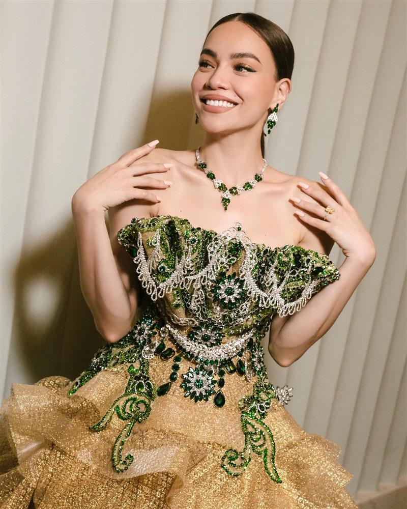 Hồ Ngọc Hà gây hãi vì mặt lạ hoắc như tượng sáp ốm đói-7