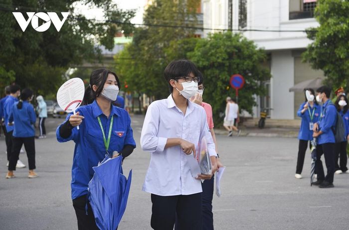 Phụ huynh xót xa nhìn con sút cân, mất ăn mất ngủ lo học thi vào trường chuyên-1