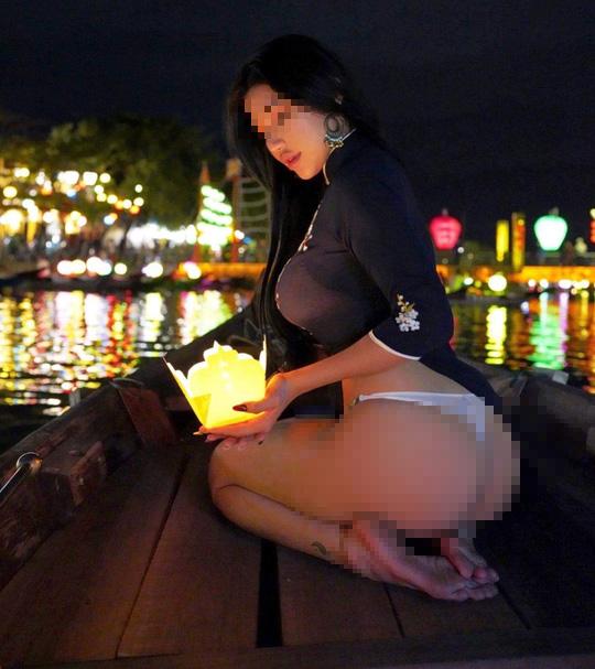 Hương Tràm bị chỉ trích mặc áo dài lạc quẻ vì quần da bó, giày thể thao-8