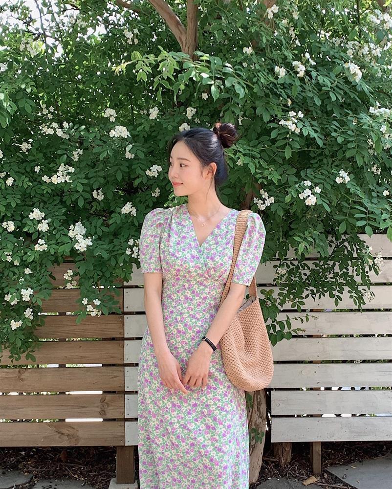 Mặc gì đi làm ngày nóng đỉnh điểm? Nàng công sở hãy áp dụng 5 công thức nhẹ mát này-15