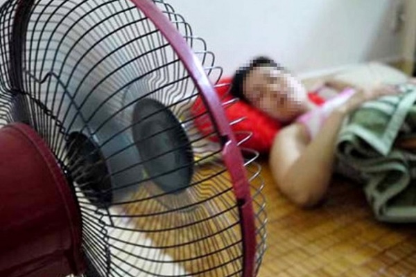 Người Việt bỏ ngay 3 sai lầm khi dùng quạt điện, coi chừng hại tim, đột quỵ-1