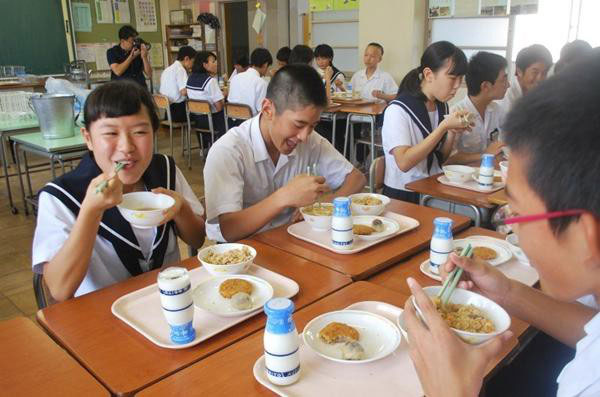 Nhật Bản: Kinh hoàng vụ nhân viên trường học trộn chất thải vào thức ăn trưa của học sinh-2