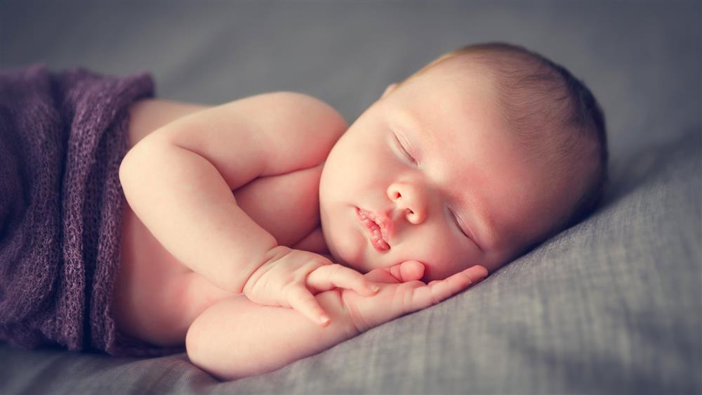 Mẹo hay giúp trẻ sơ sinh ngủ ngon vào ban đêm để bé khỏe, mẹ vui-1