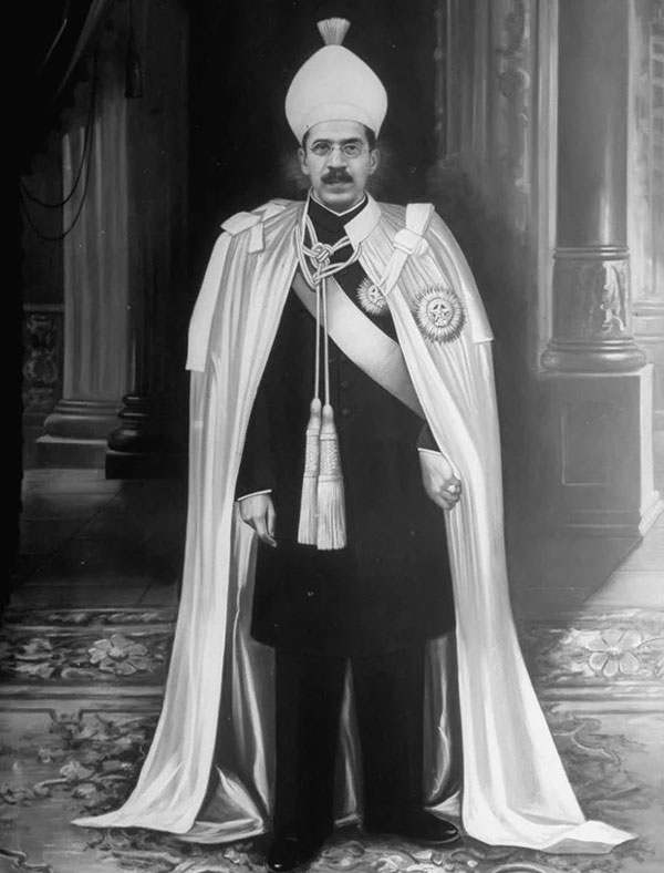 Giàu có bậc nhất Ấn Độ nhưng vị vua nổi tiếng này có lối sống tiết kiệm lạ kỳ: Vàng bạc chất đống, dùng kim cương chặn giấy nhưng một tuần chỉ tiêu 30 nghìn đồng-3