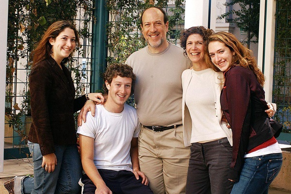 Ba người chị em gái ít ai biết của ông chủ Facebook Mark Zuckerberg: Tài năng xuất chúng, lĩnh vực công nghệ cũng chẳng kém ai-5