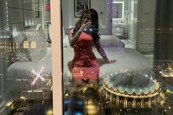 Bắt quả tang vợ ngoại tình, người chồng cay đắng: 'Em ở đây vui vẻ, anh phải ở nhà trông con'