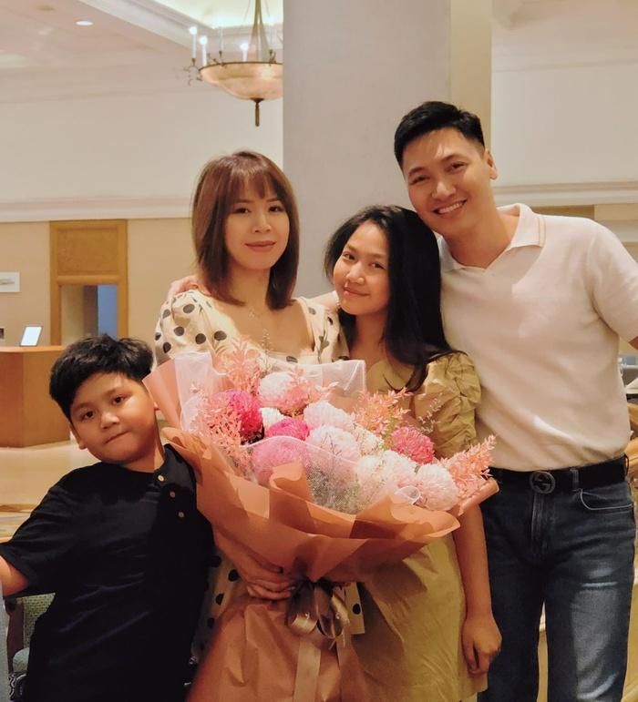 Mạnh Trường thông báo vợ mang thai lần 3: Cảm ơn em lại vất vả vì anh thêm 1 lần nữa-4