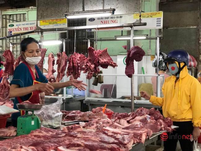 Đà Nẵng: Tô mì, ly kem cũng tăng giá theo xăng dầu, nhà giàu cất ô tô đi xe máy dù nắng gắt-1