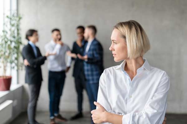 Chê nữ đồng nghiệp béo, vòng 3 to, nam nhân viên bị đuổi việc-1