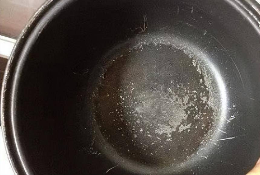 Nồi cơm điện ở nhà có hiện tượng này, đừng sử dụng lại, nếu không sẽ ảnh hưởng đến sức khỏe-2