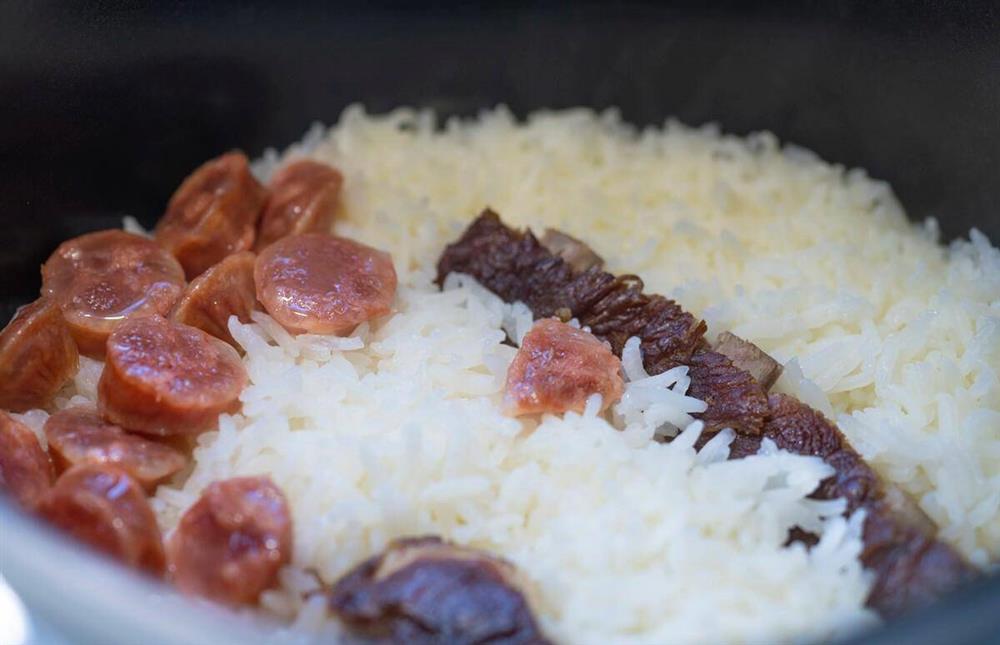 Nồi cơm điện ở nhà có hiện tượng này, đừng sử dụng lại, nếu không sẽ ảnh hưởng đến sức khỏe-3