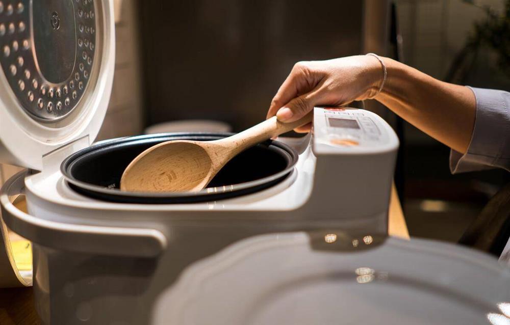 Nồi cơm điện ở nhà có hiện tượng này, đừng sử dụng lại, nếu không sẽ ảnh hưởng đến sức khỏe-4