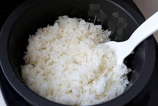 Nồi cơm điện ở nhà có hiện tượng này, đừng sử dụng lại, nếu không sẽ ảnh hưởng đến sức khỏe