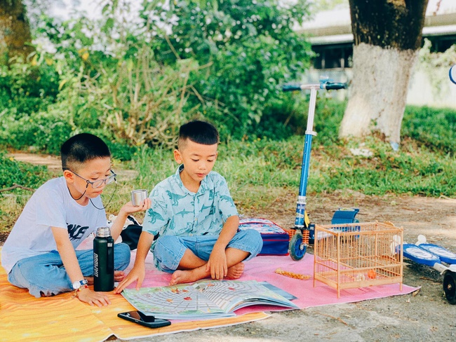 Cho con trai 7 tuổi khởi nghiệp bán sách vỉa hè, bà mẹ ở Cần Thơ bị chê làm con mất đi tuổi thơ: Câu trả lời đáng ngưỡng mộ-3