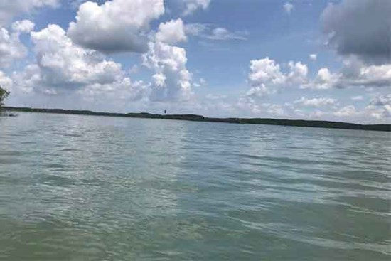 TP.HCM: Cùng gia đình mưu sinh, cô gái 16 tuổi rơi xuống sông mất tích trong đêm mưa gió