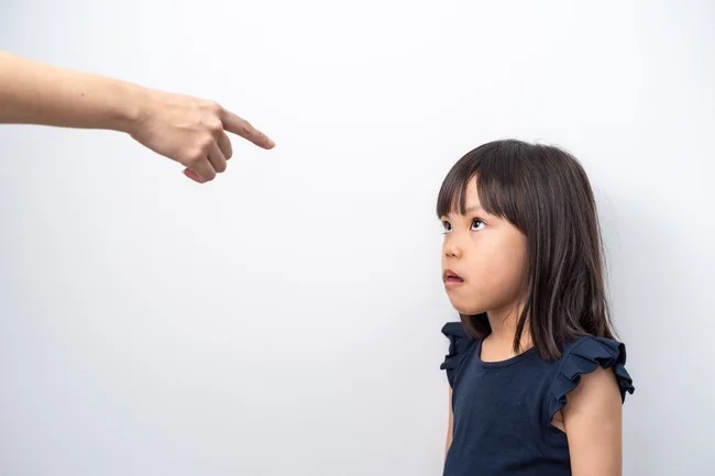 Trẻ nói hỗn với người lớn, cha mẹ cần hiểu 3 vấn đề gốc rễ này: Nếu nắm bắt được, con cái sẽ thay đổi 180 độ, rất ngoan và hiểu chuyện-3