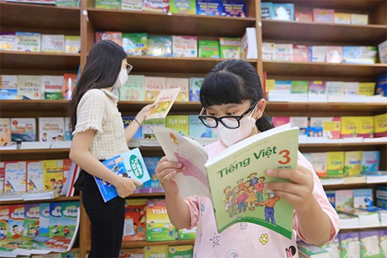Bộ GD-ĐT đề xuất mua SGK bằng ngân sách và đưa vào thư viện để sử dụng nhiều lần