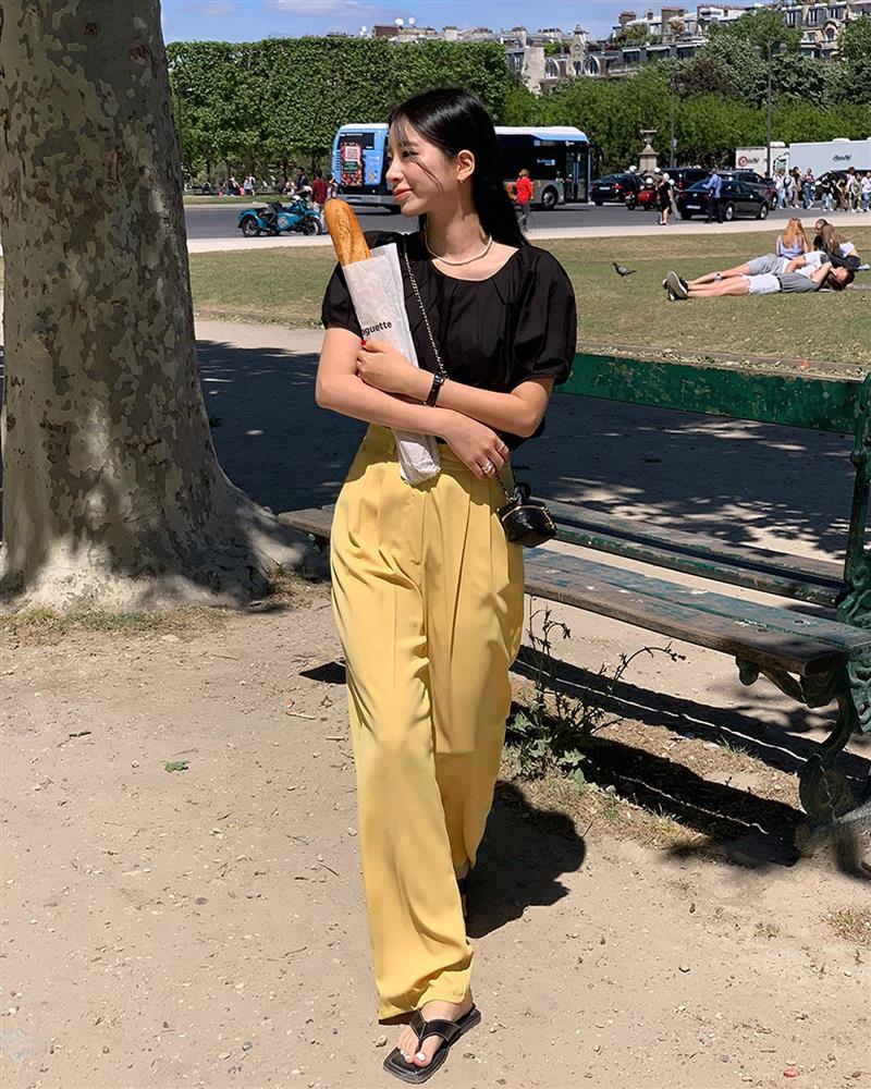 Quần ống rộng mặc với 5 kiểu áo này là sành điệu nhất-4