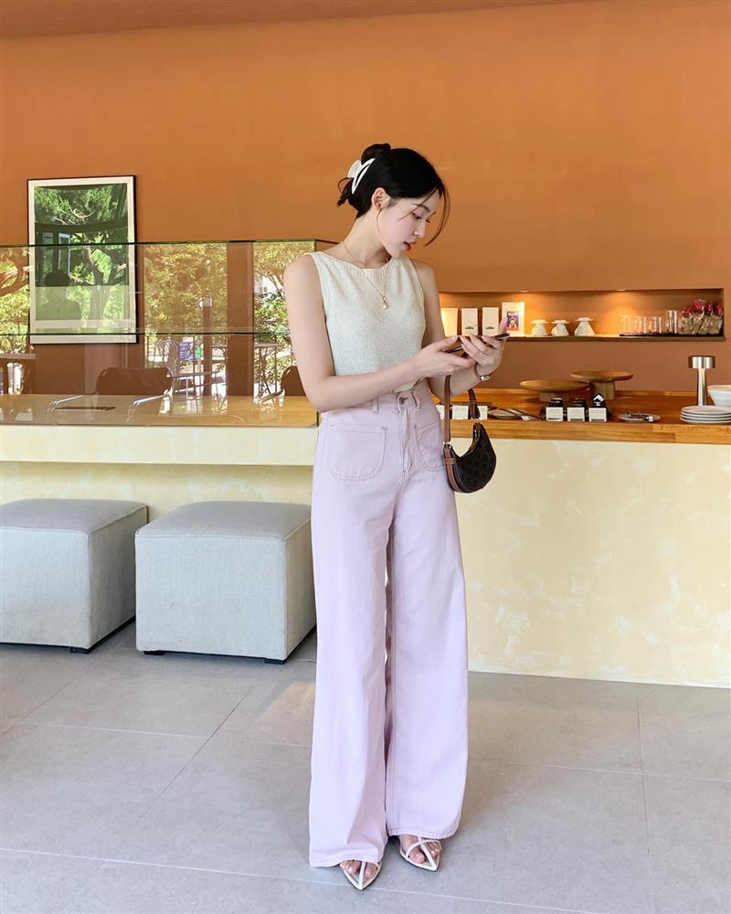 Quần ống rộng mặc với 5 kiểu áo này là sành điệu nhất-14