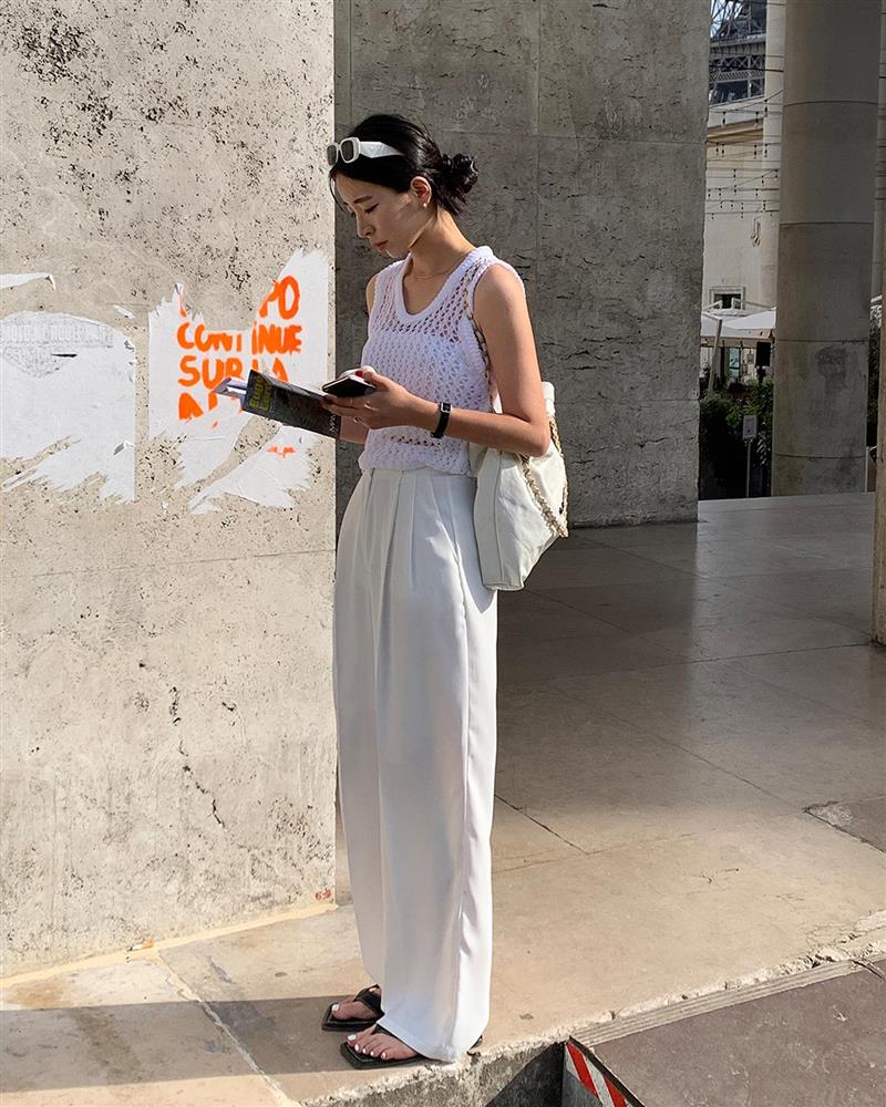 Quần ống rộng mặc với 5 kiểu áo này là sành điệu nhất-15