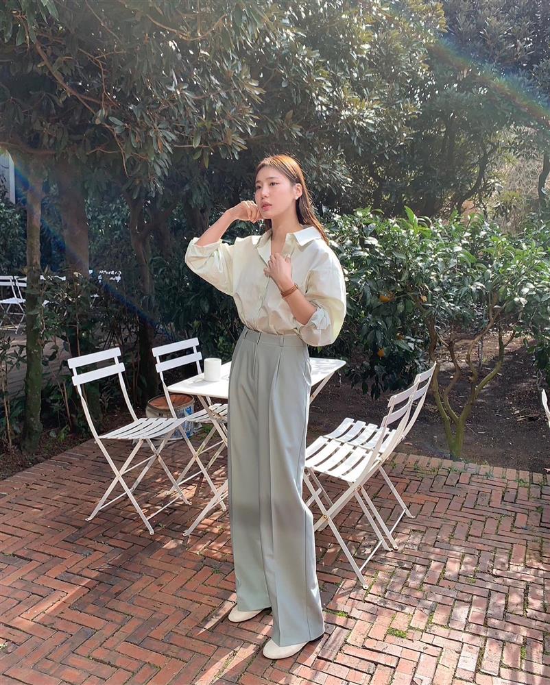 Quần ống rộng mặc với 5 kiểu áo này là sành điệu nhất-6