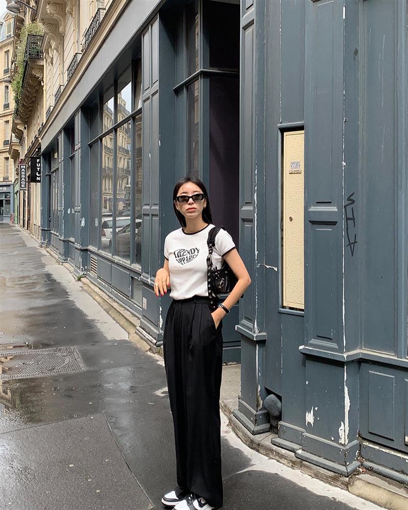 Quần ống rộng mặc với 5 kiểu áo này là sành điệu nhất-20