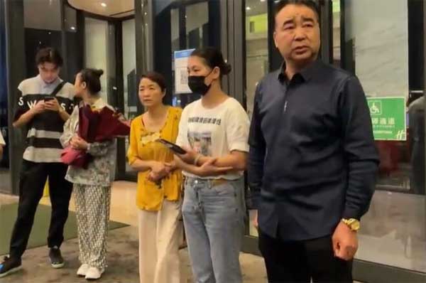 Thanh niên bị bắt cóc khỏi gia đình triệu phú từ năm 2 tuổi, được nhà tỷ phú nhận nuôi-1