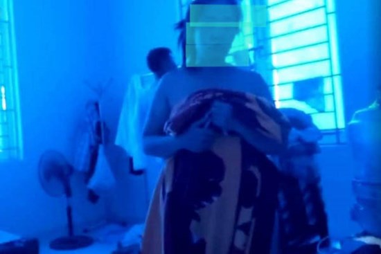 Chủ tịch xã 'tòm tem' với cấp dưới có được bố trí công việc khác?