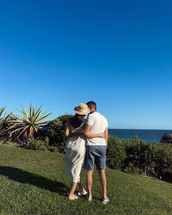 Kỷ niệm 2 năm bên nhau, Phanh Lee nhắn nhủ cực ngọt tới chồng: Mãi nắm tay nhau nhé anh gì ơi-1