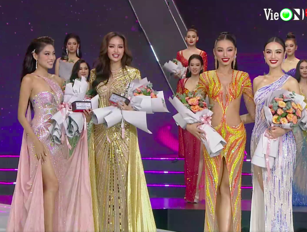 Cựu thí sinh Next Top Model và chị gái Nam Em giành cú đúp đêm Bán kết Hoa hậu Hoàn vũ Việt Nam 2022-7