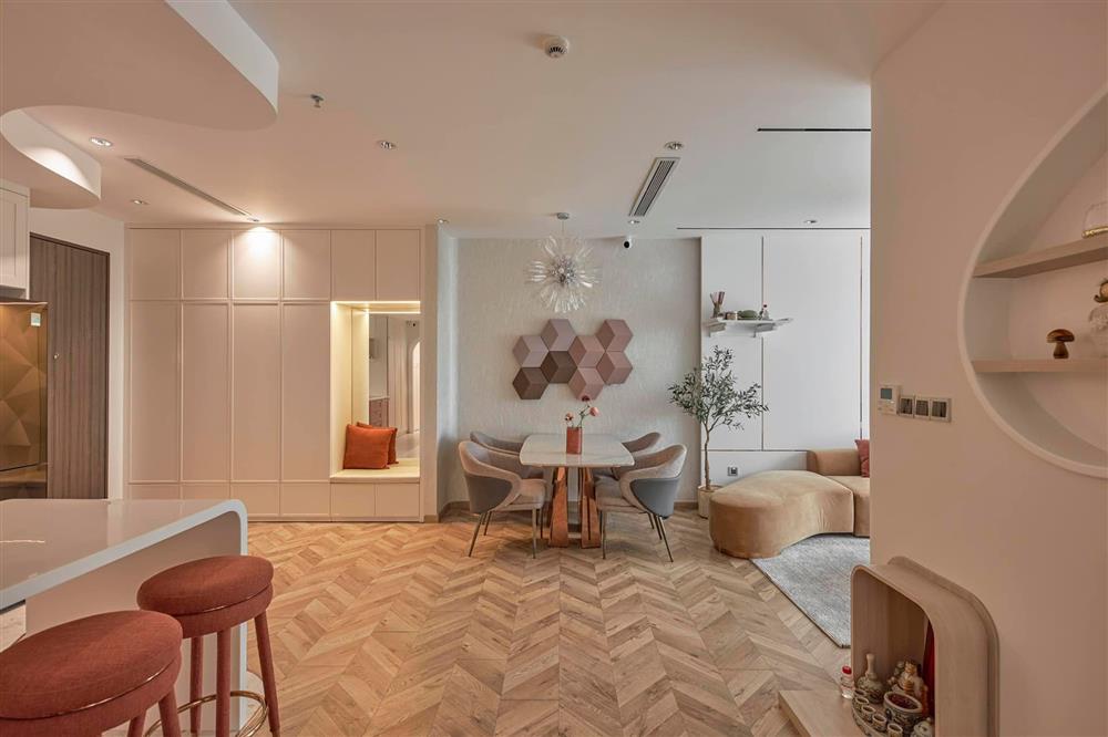 Căn hộ tông hồng ánh kim lạ mắt, riêng tiền làm nội thất đã hơn 2 tỷ đồng-8