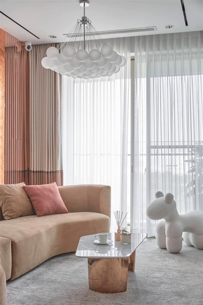 Căn hộ tông hồng ánh kim lạ mắt, riêng tiền làm nội thất đã hơn 2 tỷ đồng-11