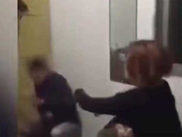 Đi công tác về sớm hơn dự định, chồng mở cửa phòng ngủ chứng kiến cảnh tượng khó quên-3