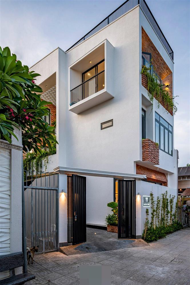 Tổ ấm của gia đình 3 thế hệ với không gian xanh và mảng tường gạch nung hoài cổ-1