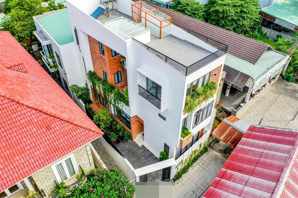 Tổ ấm của gia đình 3 thế hệ với không gian xanh và mảng tường gạch nung hoài cổ-4