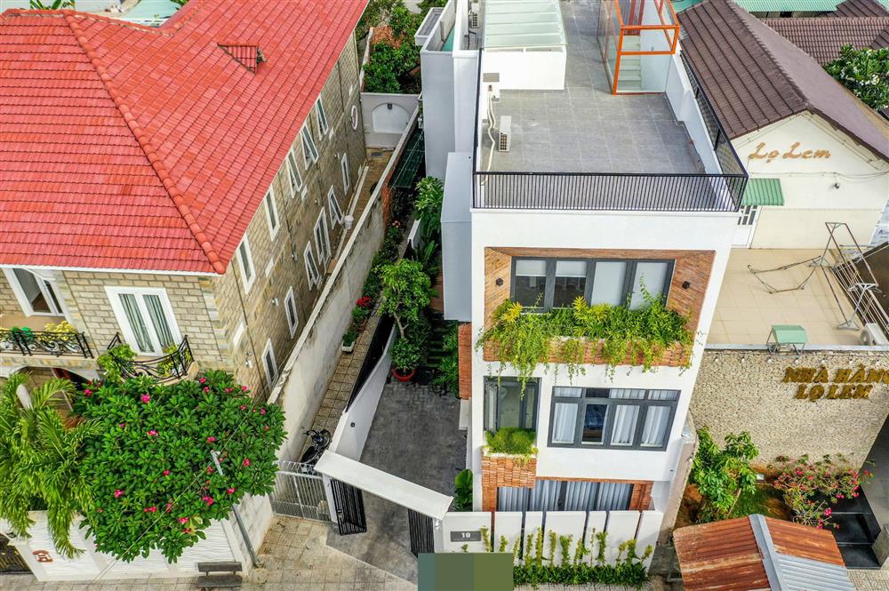 Tổ ấm của gia đình 3 thế hệ với không gian xanh và mảng tường gạch nung hoài cổ-5