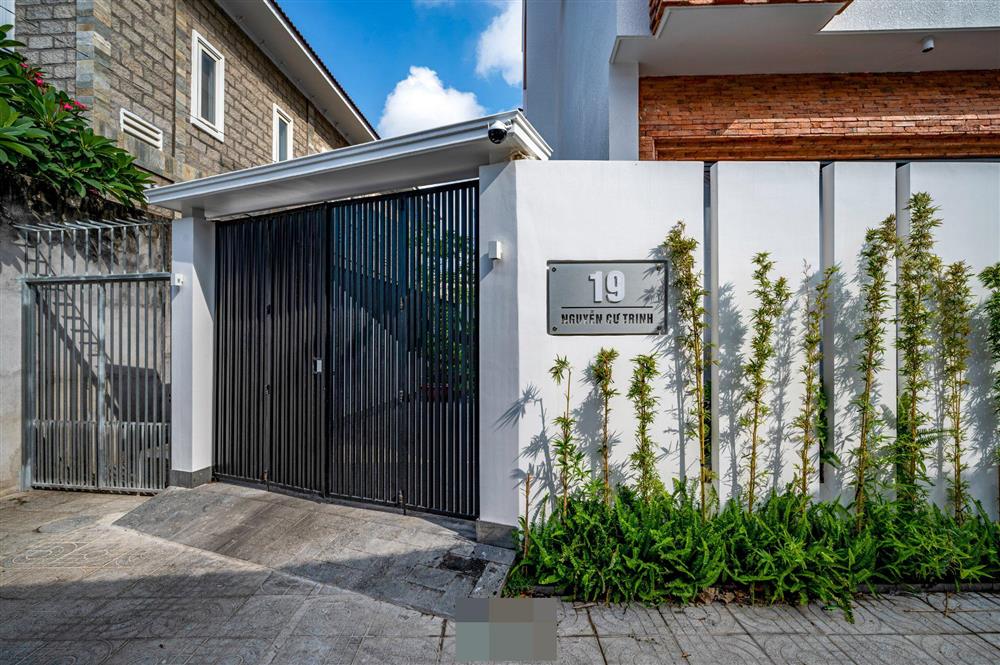 Tổ ấm của gia đình 3 thế hệ với không gian xanh và mảng tường gạch nung hoài cổ-10