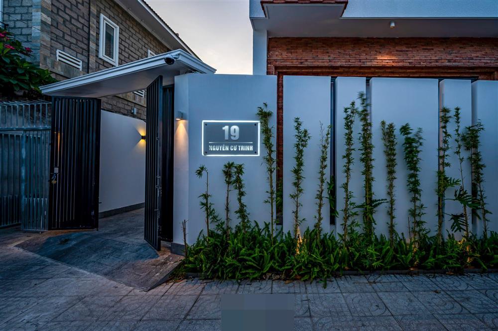 Tổ ấm của gia đình 3 thế hệ với không gian xanh và mảng tường gạch nung hoài cổ-11