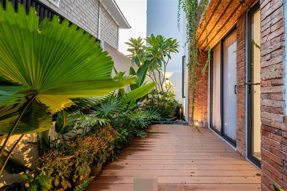 Tổ ấm của gia đình 3 thế hệ với không gian xanh và mảng tường gạch nung hoài cổ-12