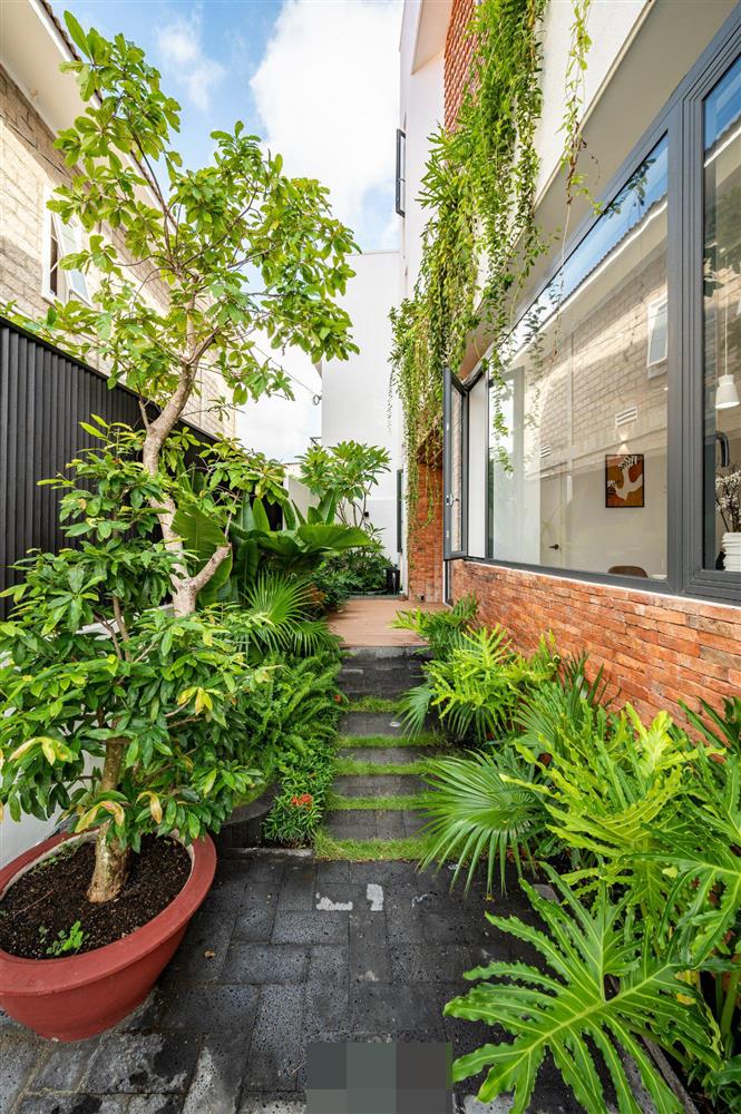 Tổ ấm của gia đình 3 thế hệ với không gian xanh và mảng tường gạch nung hoài cổ-36