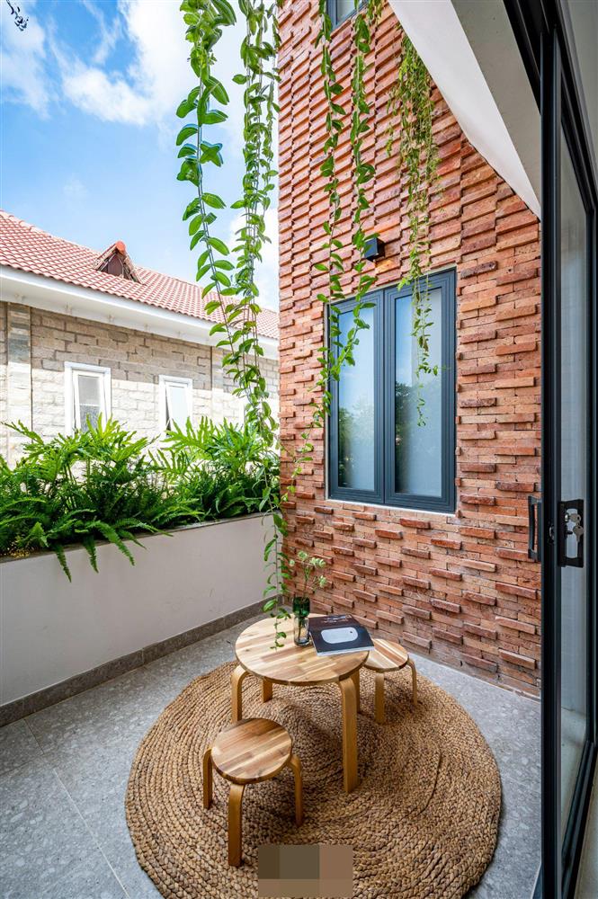 Tổ ấm của gia đình 3 thế hệ với không gian xanh và mảng tường gạch nung hoài cổ-37