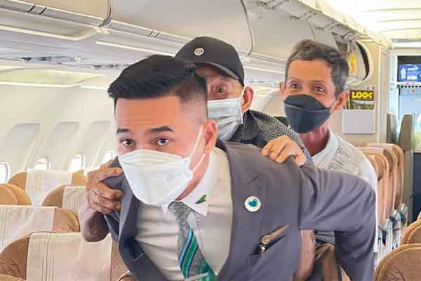 Cụ ông nằm viện vẫn video call an ủi nóc nhà: Cố lên em, thương em lắm đấy nhé khiến netizen ngưỡng mộ-2