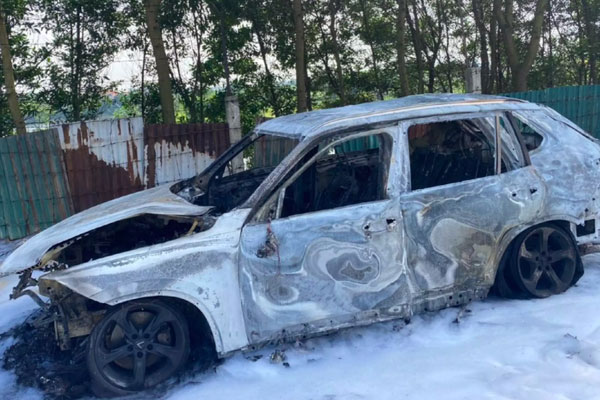 Xe 7 chỗ cháy trơ khung, người đàn ông nghi là giám đốc doanh nghiệp tử vong thương tâm-1