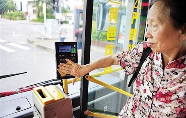 3 kiểu dạy dỗ sai lầm của cha mẹ kém cỏi: Con thông minh đến mấy cũng thui chột tài năng!-1