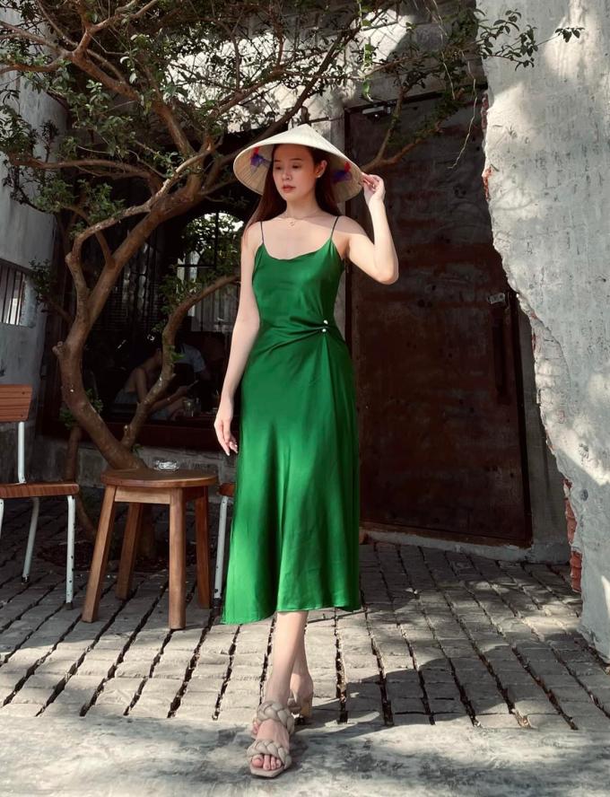 Midu mê một kiểu váy hai dây suốt mùa hè-1